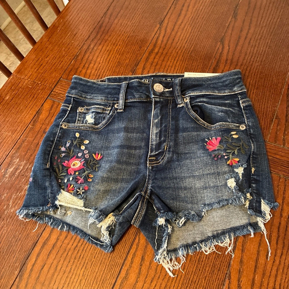 American Eagle Denim Shorts Women's 4 Hi-Rise Shortie Embroidered Floral